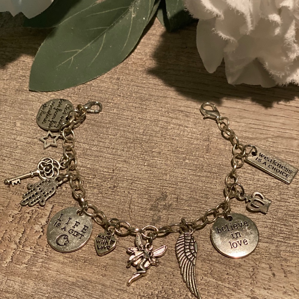 Link bracelet with inspirational charms